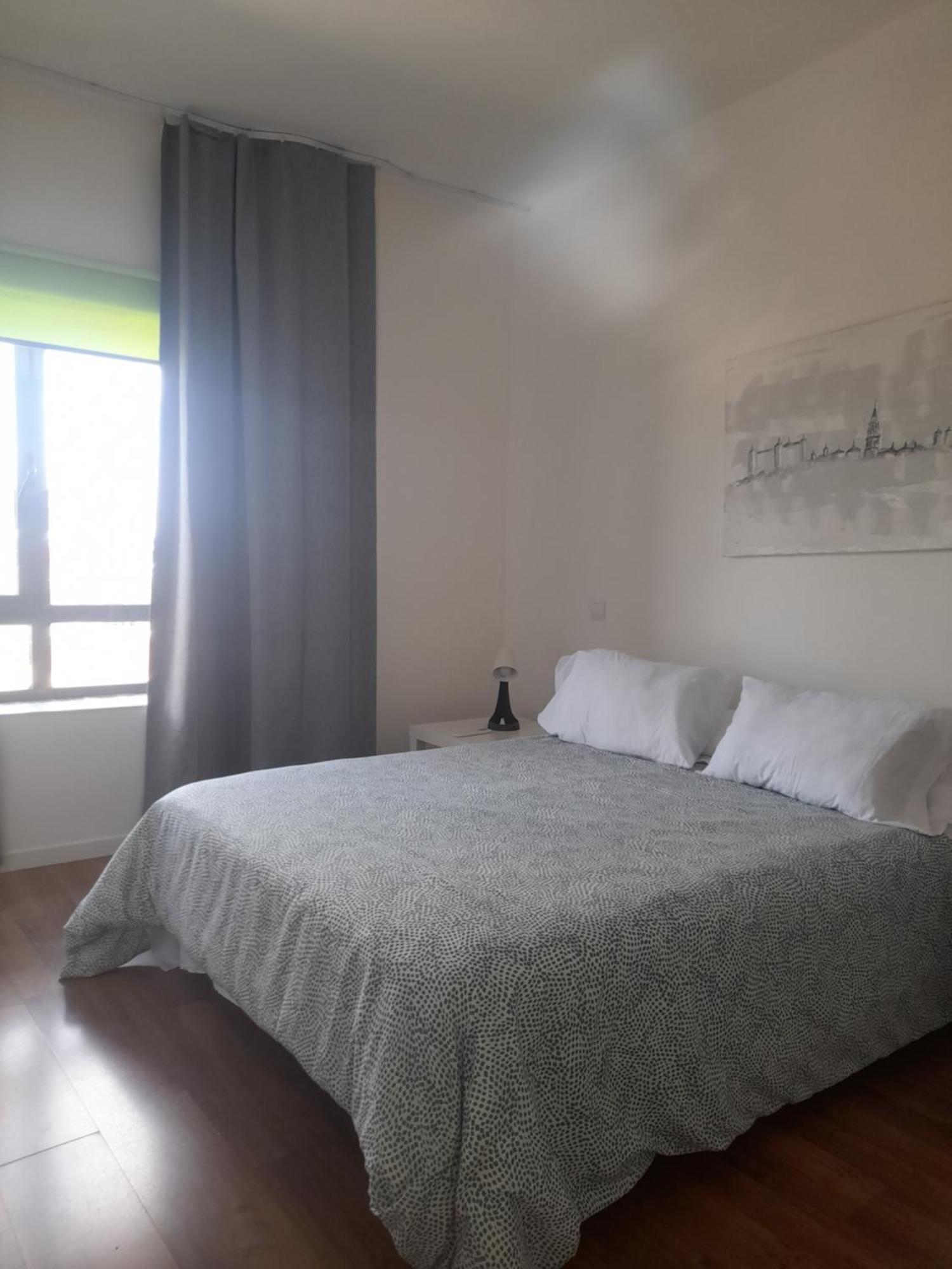 TOLETUM low cost LOFTS diáfanos o 2dormitorios PARKING Municipal Gratis al aire libre a 100m Toledo Esterno foto