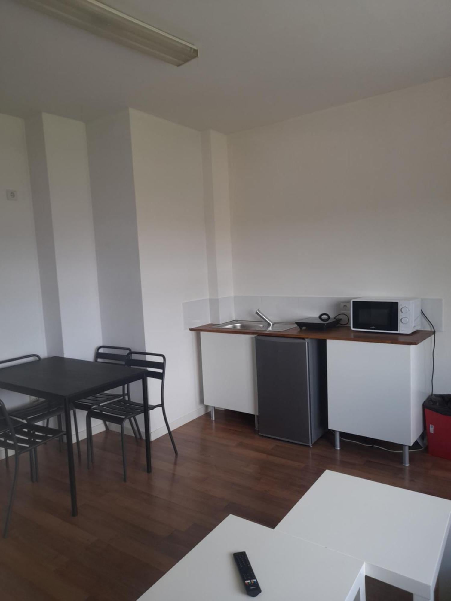TOLETUM low cost LOFTS diáfanos o 2dormitorios PARKING Municipal Gratis al aire libre a 100m Toledo Esterno foto